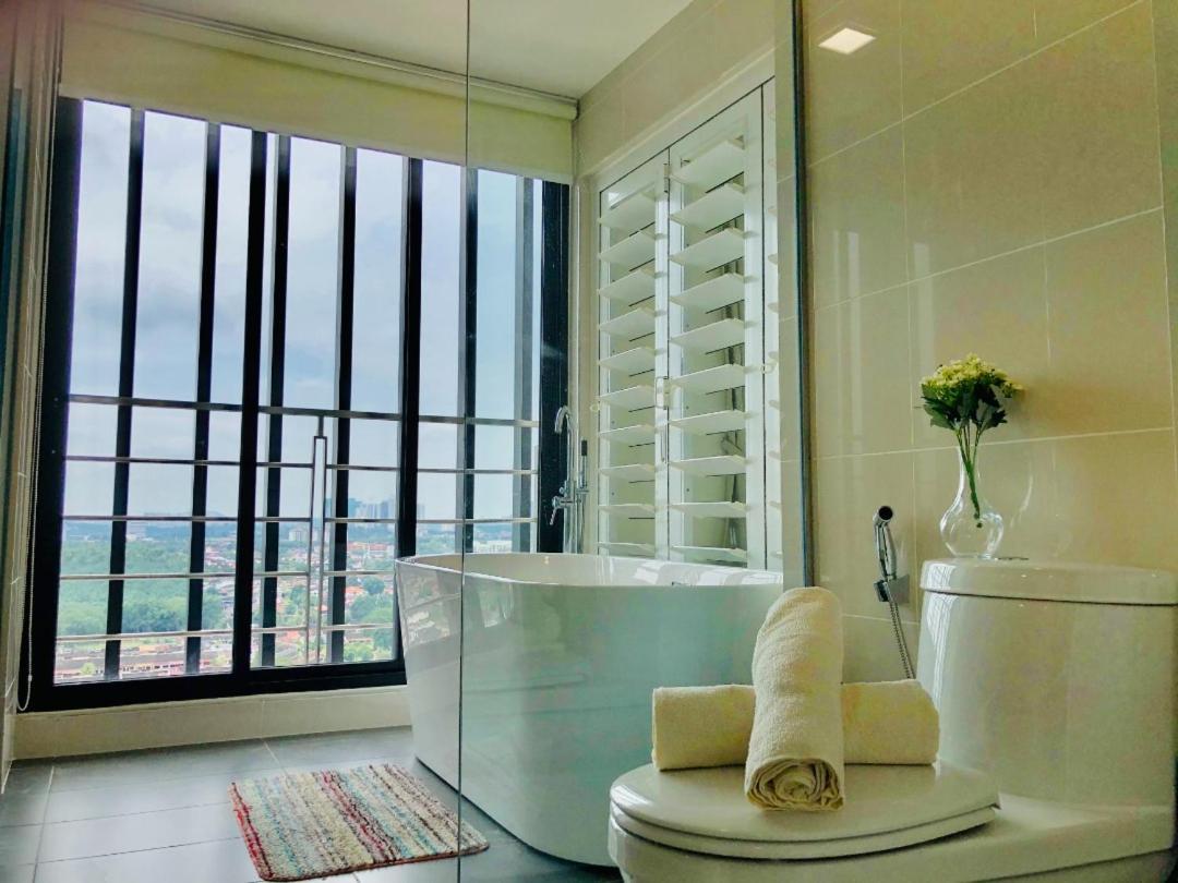 Appartamento Southkey Mosaic By Antlerzone Johor Bahru Esterno foto